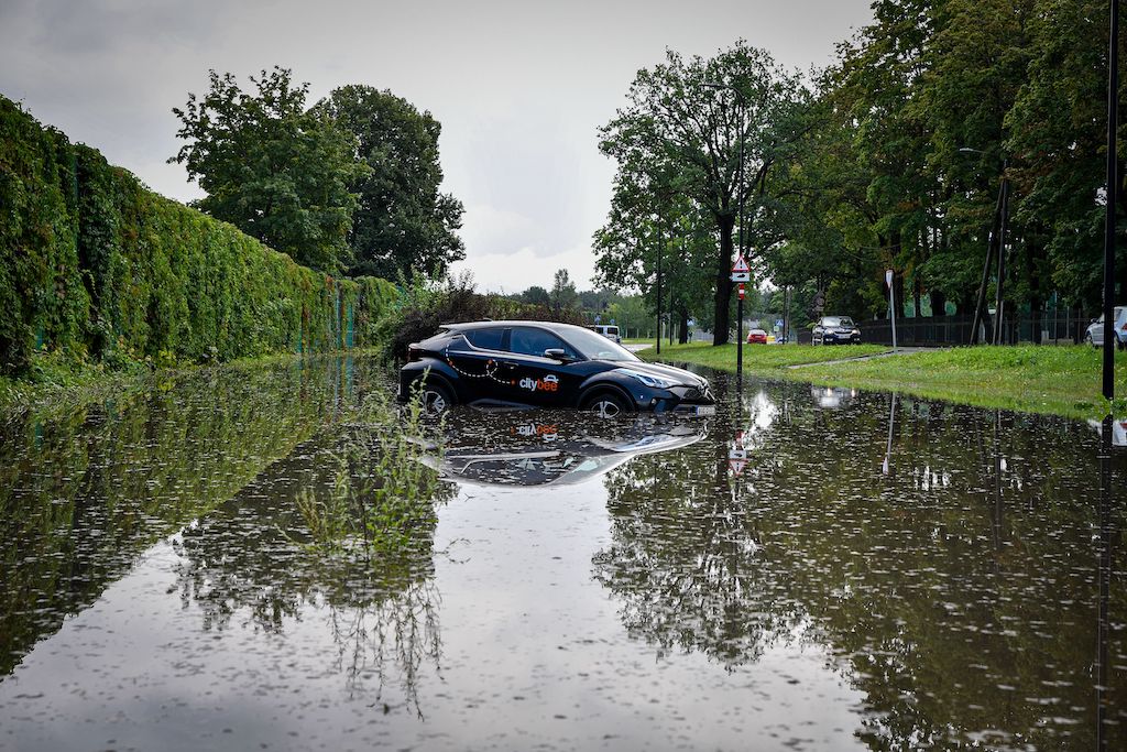 how to spot flood damage in a car